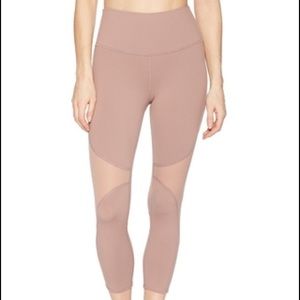 Alo Coast Capri Leggings